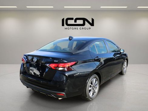 Used 2020 Nissan Versa SV image 3