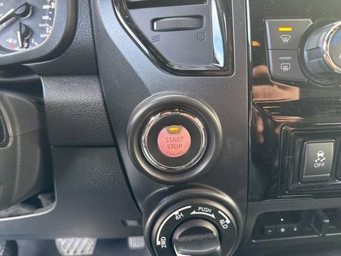 Used 2024 Nissan Titan SV w/ SV Convenience Package image 14