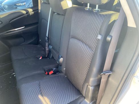 Used 2019 Dodge Journey SE image 12