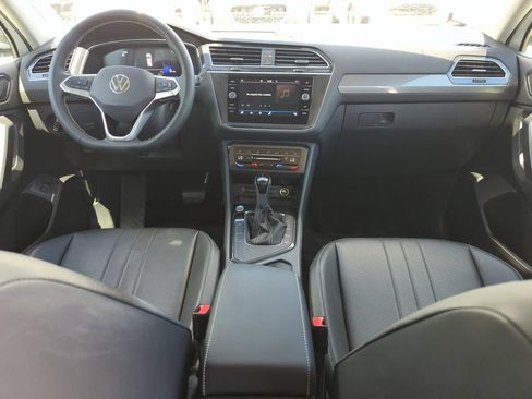Used 2024 Volkswagen Tiguan SE FWD image 25