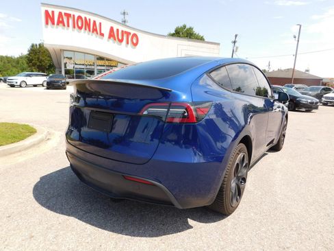 Used 2021 Tesla Model Y Long Range AWD/4WD image 5