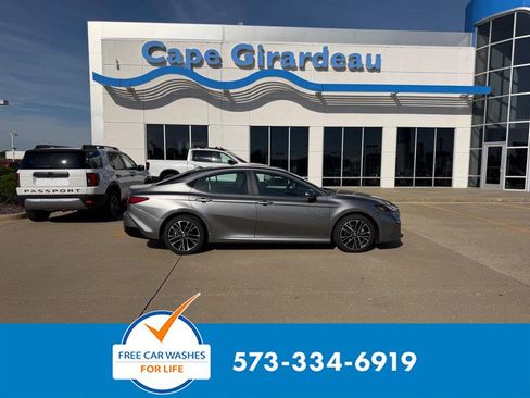 Used 2026 Toyota Camry XLE FWD image 1