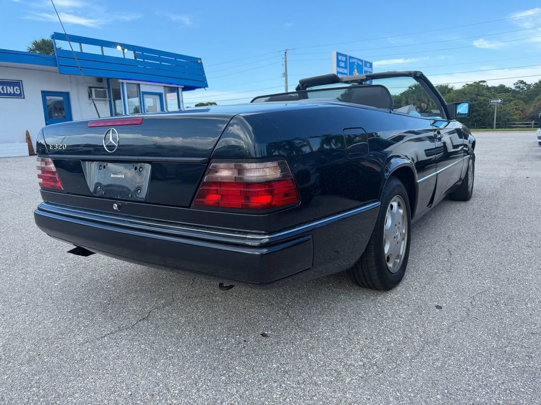 Used 1995 Mercedes-Benz E 320 Convertible image 4