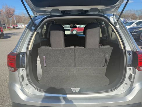 Used 2020 Mitsubishi Outlander ES image 10