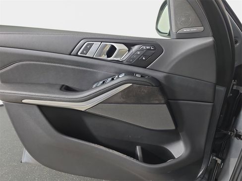 Certified 2024 BMW X7 xDrive40i w/ Premium Package image 28