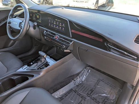 Certified 2023 Kia Niro EX image 20