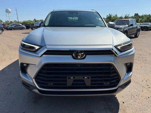 Used 2024 Toyota Grand Highlander AWD image 9