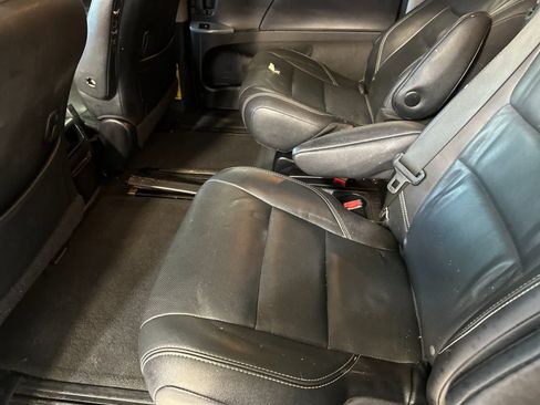 Used 2015 Toyota Sienna SE FWD image 5