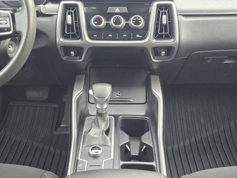 Used 2021 Kia Sorento LX image 13