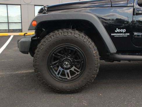 Used 2017 Jeep Wrangler Unlimited Sport w/ Quick Order Package 24S AWD/4WD image 3