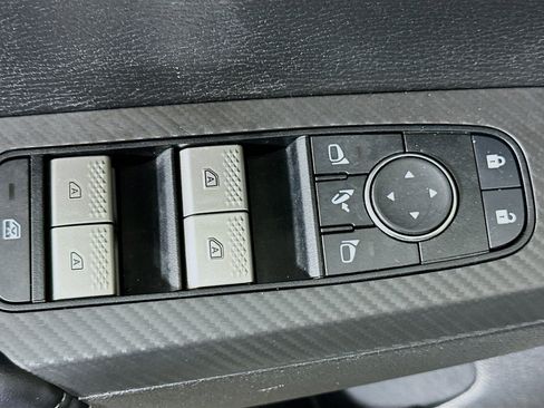 Used 2025 Mitsubishi Outlander SE image 15