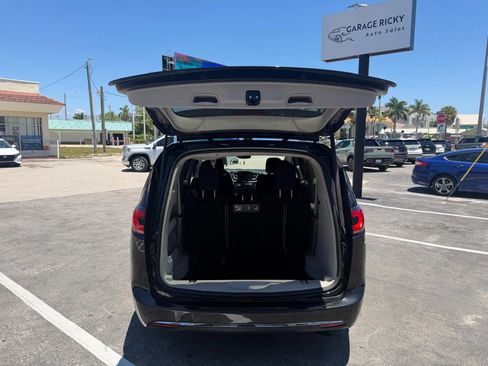 Used 2021 Chrysler Pacifica Touring FWD image 28