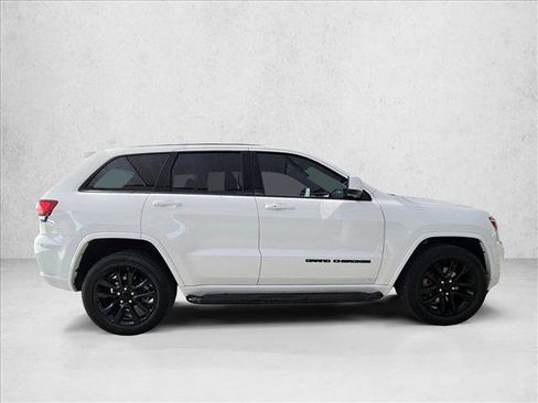 Used 2021 Jeep Grand Cherokee Laredo X AWD/4WD image 4