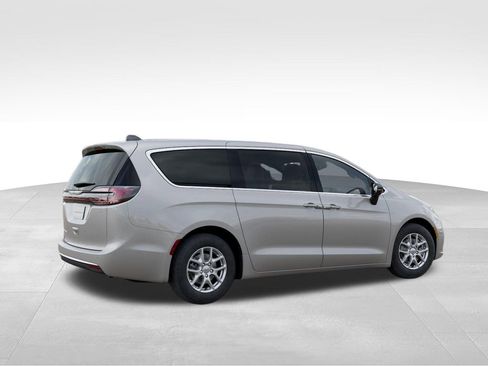 New 2026 Chrysler Pacifica Select image 4
