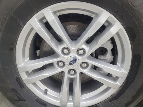 Used 2022 Ford Explorer XLT image 31