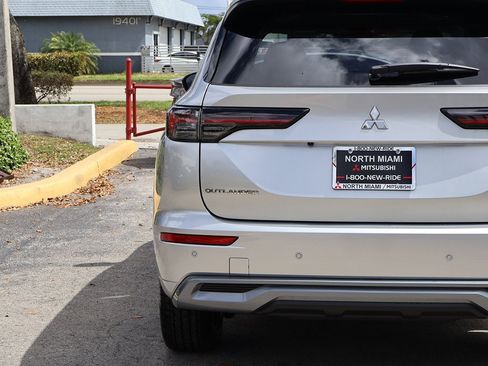 New 2026 Mitsubishi Outlander SEL image 16