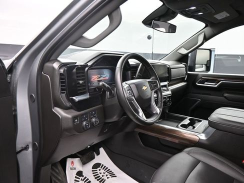 Used 2025 Chevrolet Silverado 2500 LT AWD/4WD image 5