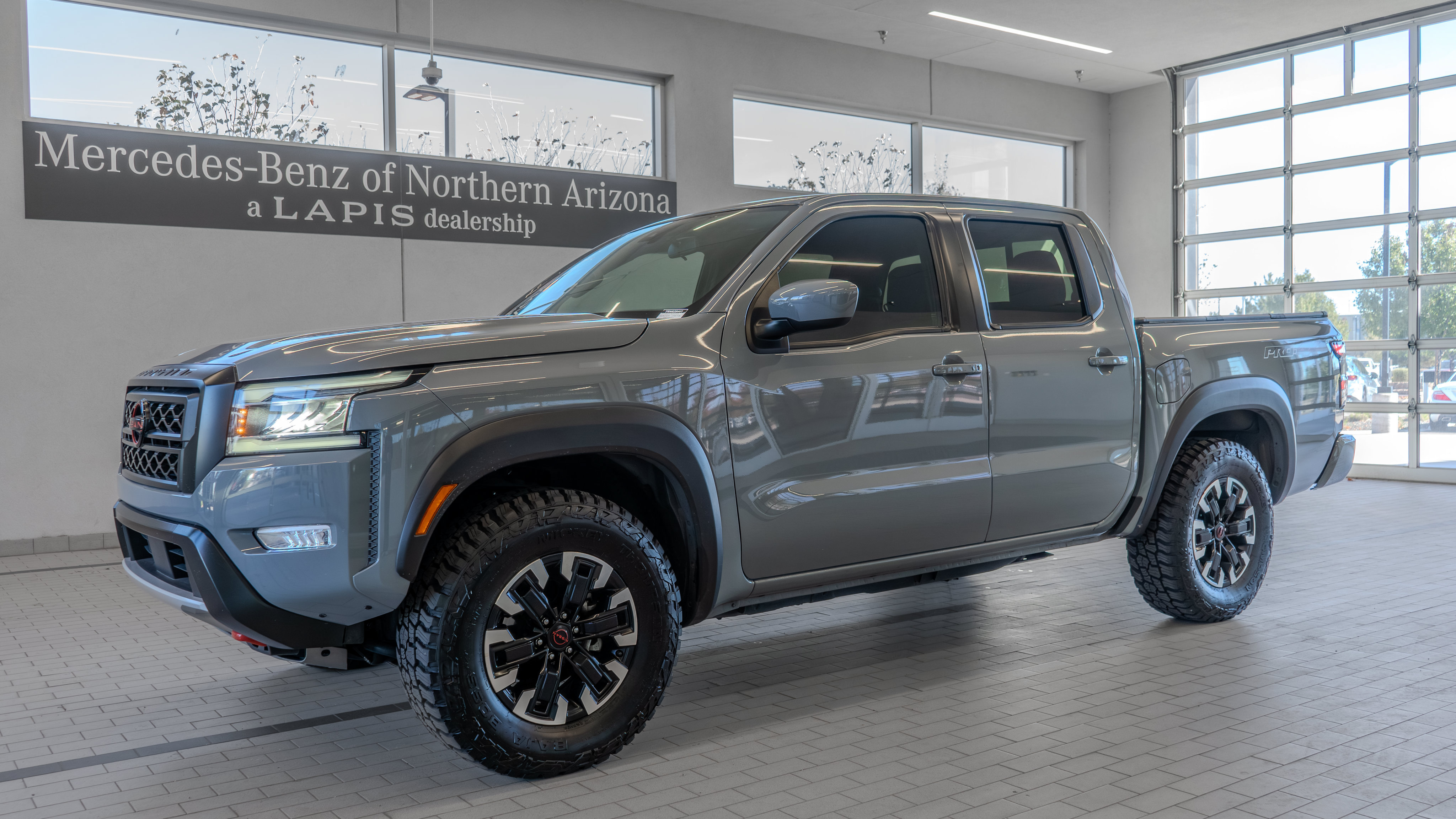 Used 2024 Nissan Frontier PRO-4X w/ Technology Package AWD/4WD image 3
