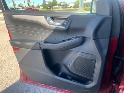 Used 2021 Ford Escape SE w/ SE Sport Appearance Package image 13