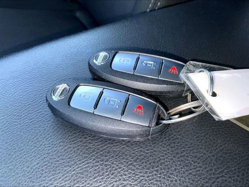 Used 2020 Nissan Pathfinder S AWD/4WD image 10