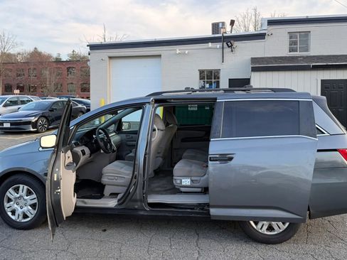 Used 2013 Honda Odyssey LX image 9