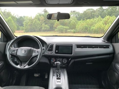 Used 2021 Honda HR-V Sport image 9