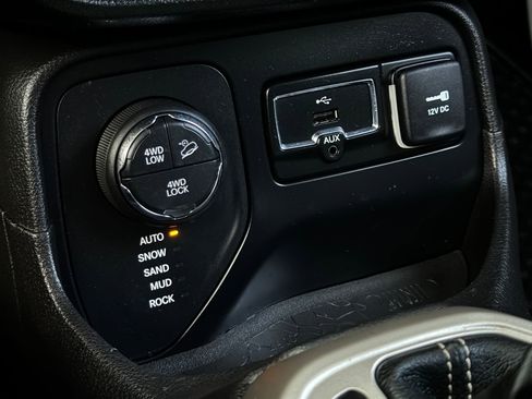 Used 2017 Jeep Renegade Trailhawk image 33