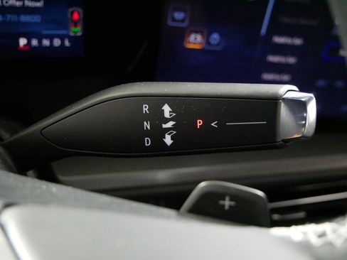 Used 2025 Chevrolet Traverse LT image 24