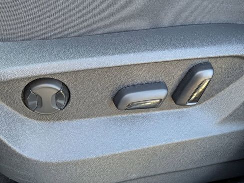 Used 2025 Volkswagen Atlas SE w/ Panoramic Sunroof Package image 28