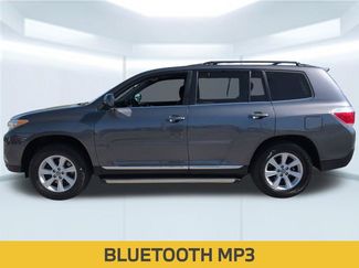Used 2012 Toyota Highlander SE w/ Tow Pkg video 2