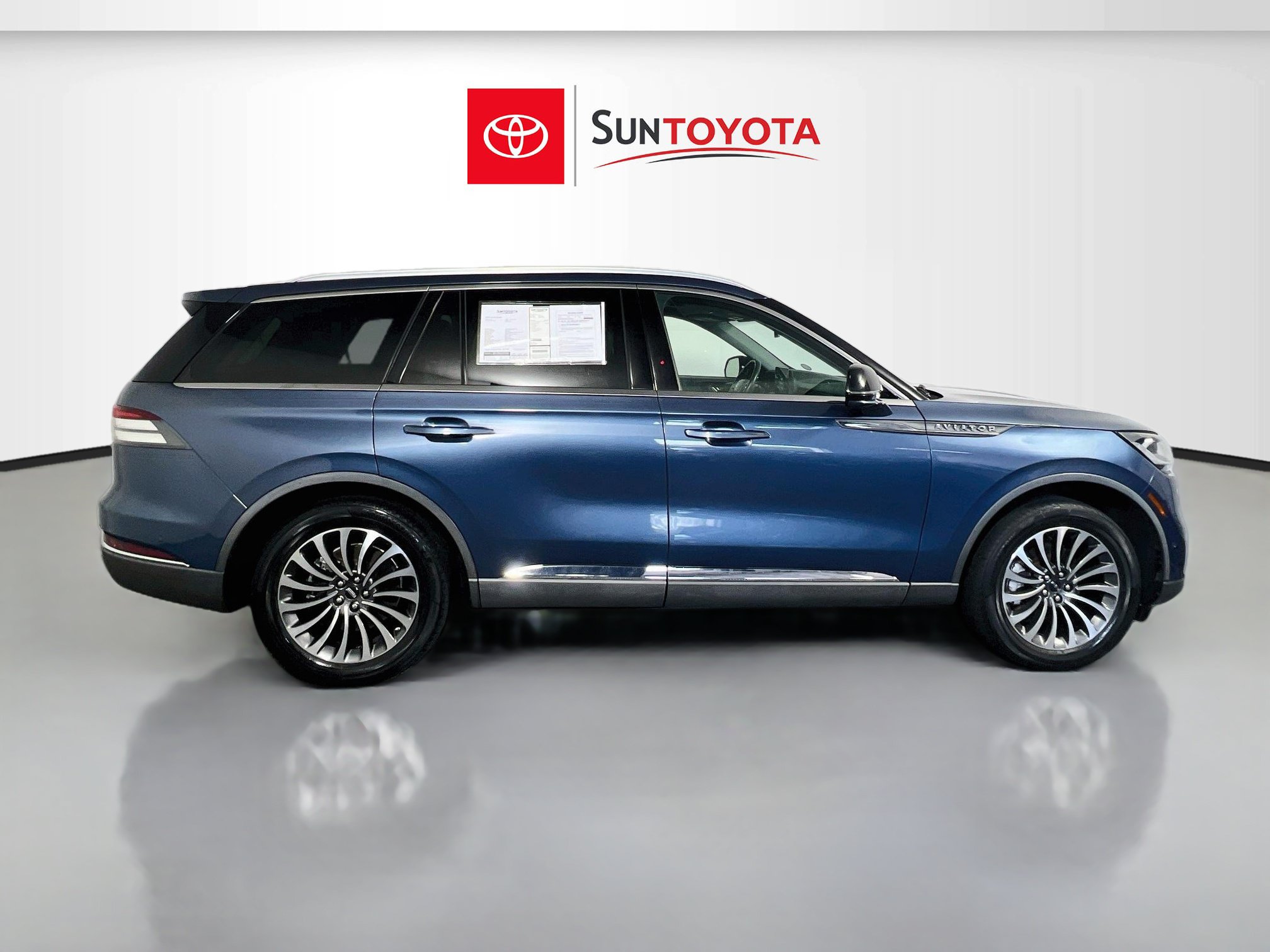 Used 2020 Lincoln Aviator Reserve w/ Equipment Group 201A AWD/4WD image 2