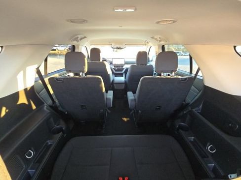 Used 2025 Ford Explorer Active image 14