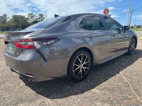 Used 2021 Toyota Camry SE image 5