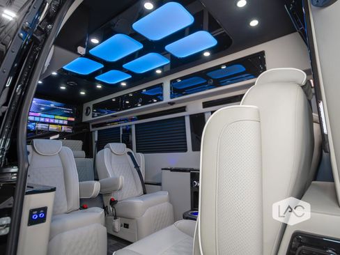 Used 2024 Mercedes-Benz Sprinter 3500 image 5
