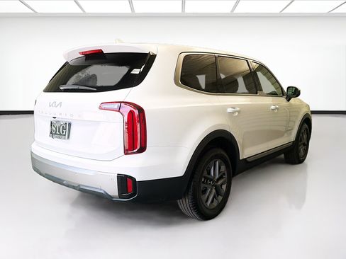 Used 2025 Kia Telluride LX FWD image 4