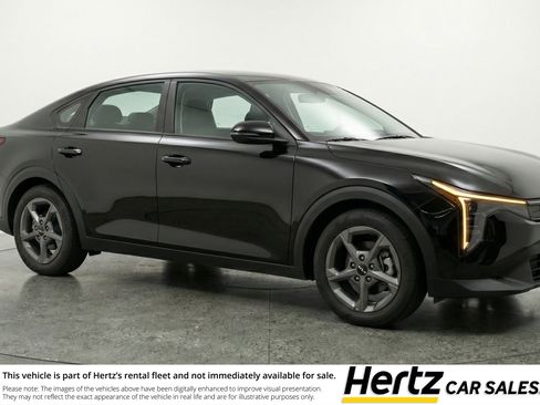 Used 2025 Kia K4 LXS image 1