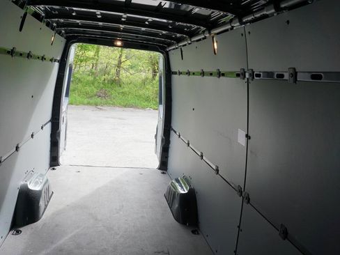Used 2024 Mercedes-Benz Sprinter 2500 image 31