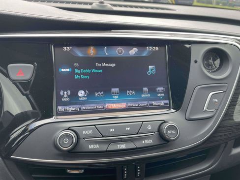 Used 2017 Buick Envision Essence image 8