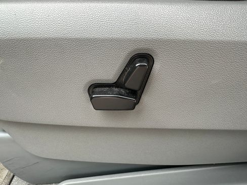 Used 2010 Chrysler Town & Country Touring FWD image 23