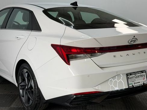 Certified 2023 Hyundai Elantra Limited FWD image 10