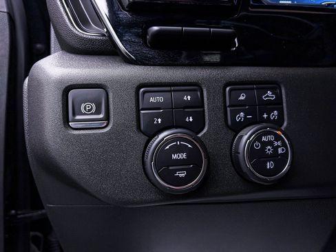 Used 2024 Chevrolet Silverado 1500 ZR2 w/ Technology Package image 7