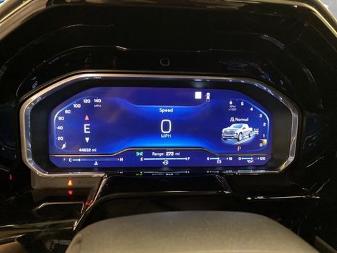 Used 2022 Chevrolet Silverado 1500 High Country w/ High Country Premium Package image 17