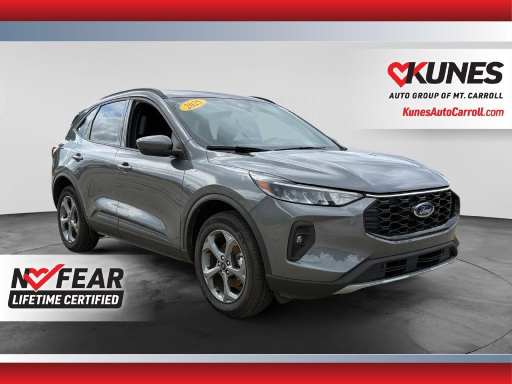 Used 2025 Ford Escape ST-Line Select AWD/4WD image 1