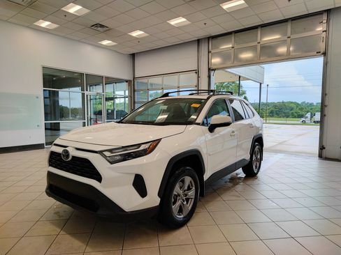 Used 2025 Toyota RAV4 XLE w/ Convenience Package AWD/4WD image 7