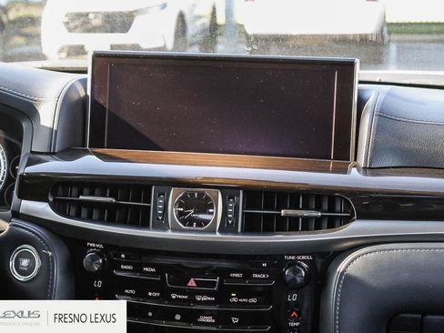 Used 2018 Lexus LX 570 4WD image 17
