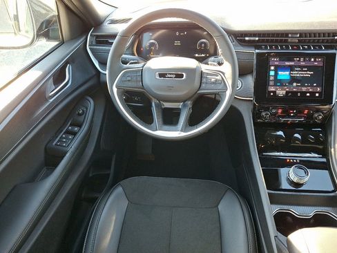 New 2025 Jeep Grand Cherokee 4WD image 9