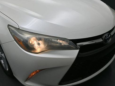 Used 2015 Toyota Camry SE FWD image 16