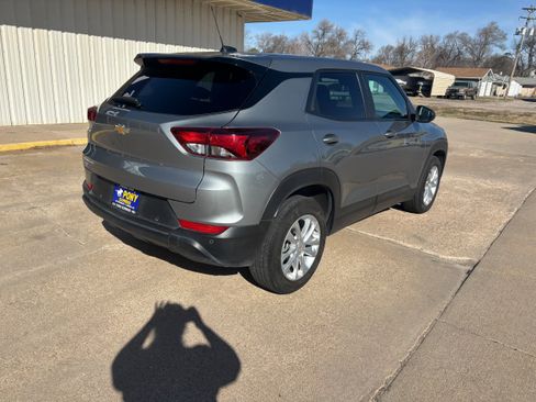 Used 2025 Chevrolet TrailBlazer LS w/ LS Convenience Package FWD image 3
