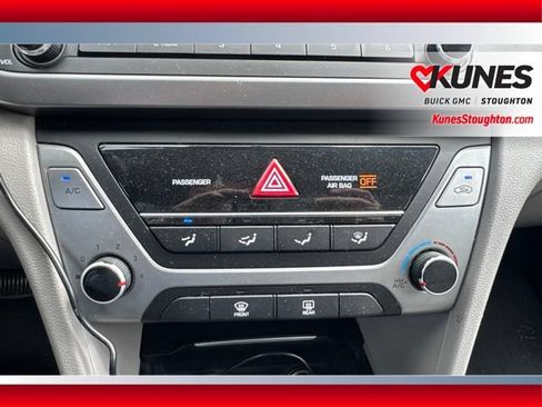 Used 2017 Hyundai Elantra SE FWD image 25