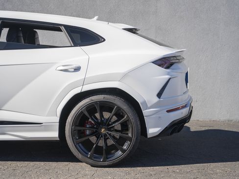 Used 2021 Lamborghini Urus image 19
